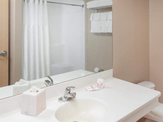 Bathroom 4, Ramada Hotel & Conference Center by Wyndham Hammond, Lake