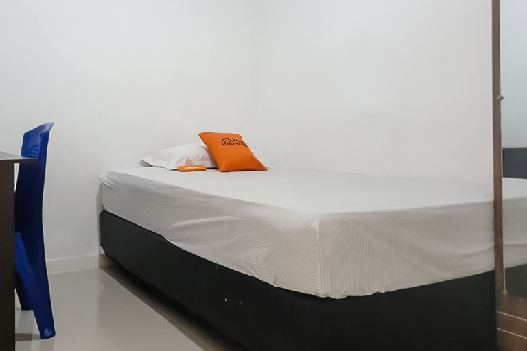 Bedroom 2, KoolKost Female @ Mayjend Sungkono (Minimum Stay 30 Nights), Surabaya
