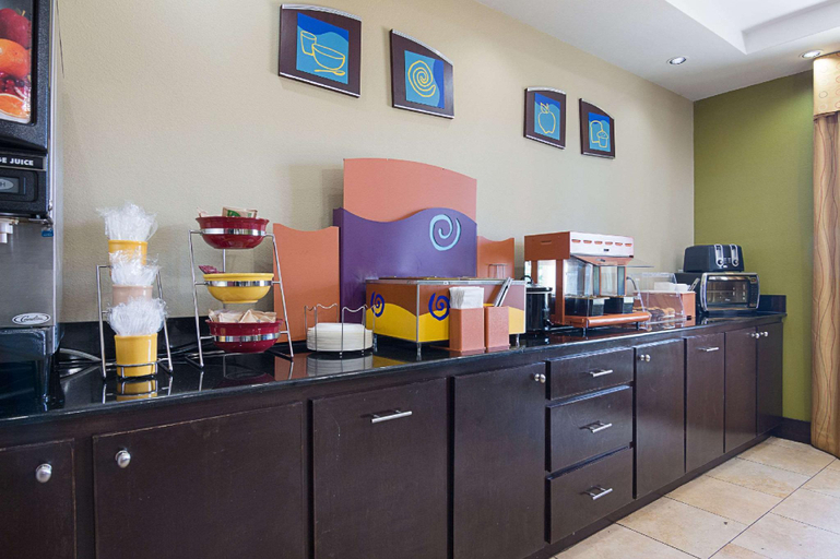 Food & Drinks 5, Rodeway Inn & Suites Winnfield, Winn