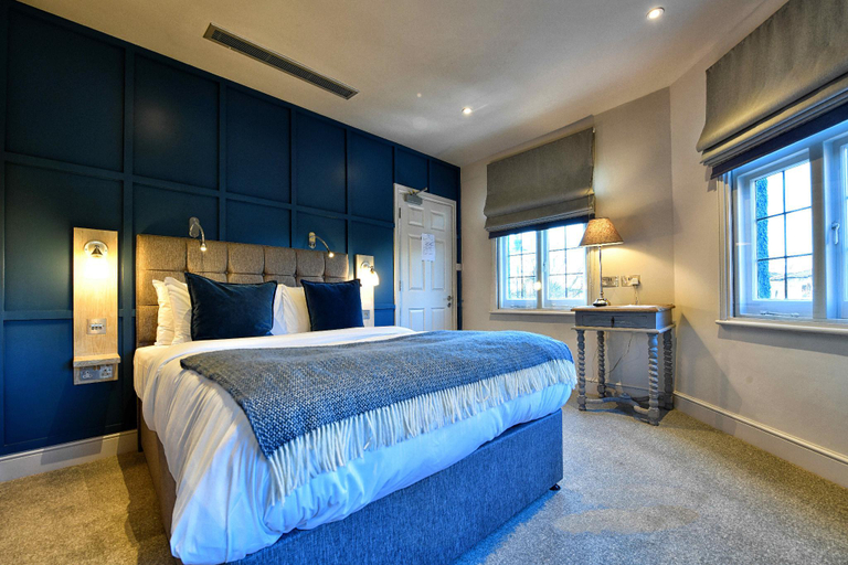 Bedroom 2, The Bridge Pub & Rooms, London