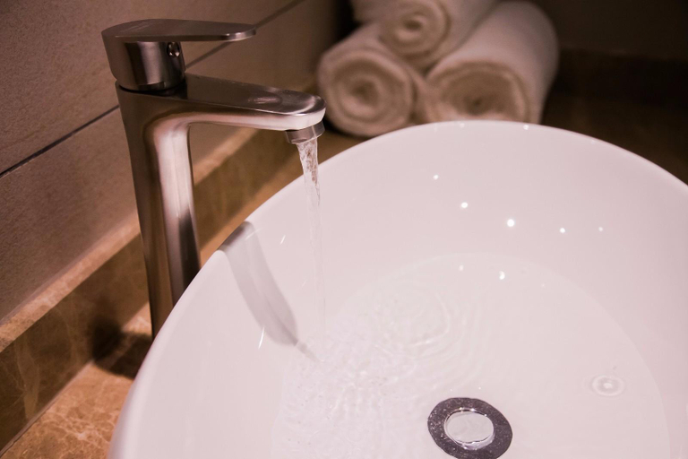 Bathroom, Lavande Hotel Shantou Haibin Road Seaview Corridor, Shantou