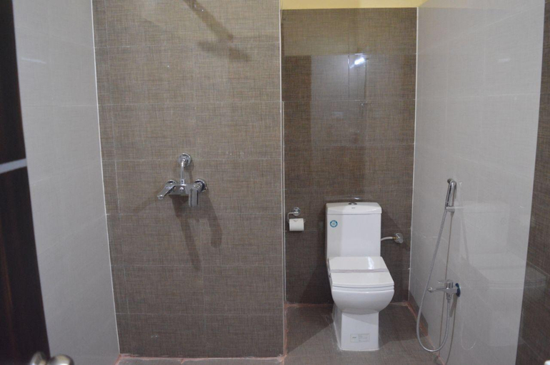 Bathroom 3, Hotel Mariya International Bodhgaya, Gaya