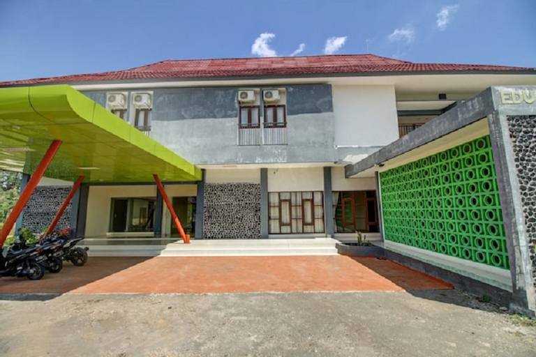 Exterior & Views 2, RedDoorz @ Jalan Raya Kuta Lombok Mandalika, Lombok