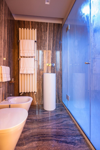 Bathroom 4, Liassidi Palace, Venezia