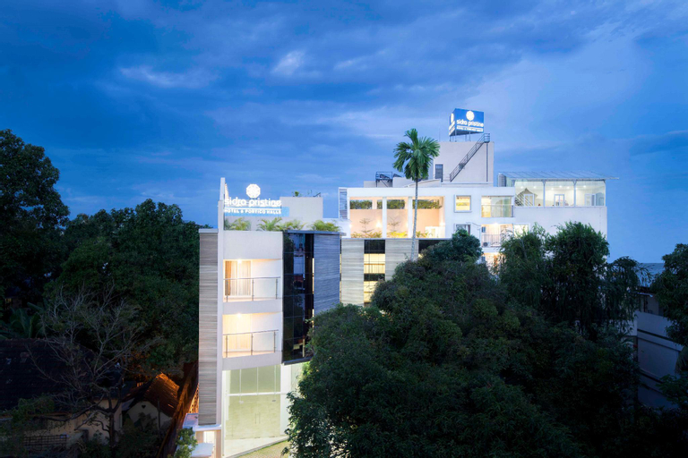 Exterior & Views