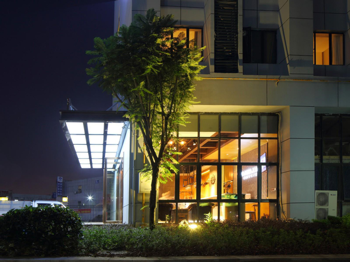 Exterior & Views 22