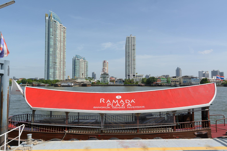 Exterior & Views 30