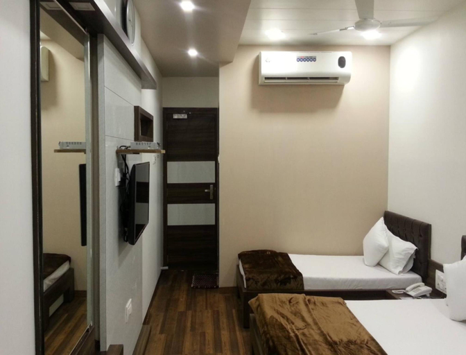 Others 3, Hotel Oasis, Mumbai City