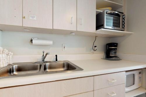 Long Beach 1007E Tower 4, Bay