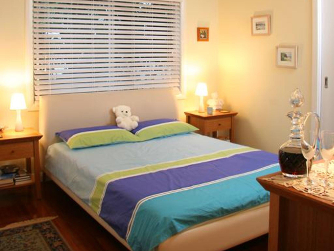 Bedroom 2, Scotland Island Lodge, Pittwater