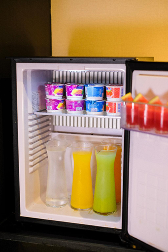 Food & Drinks 13