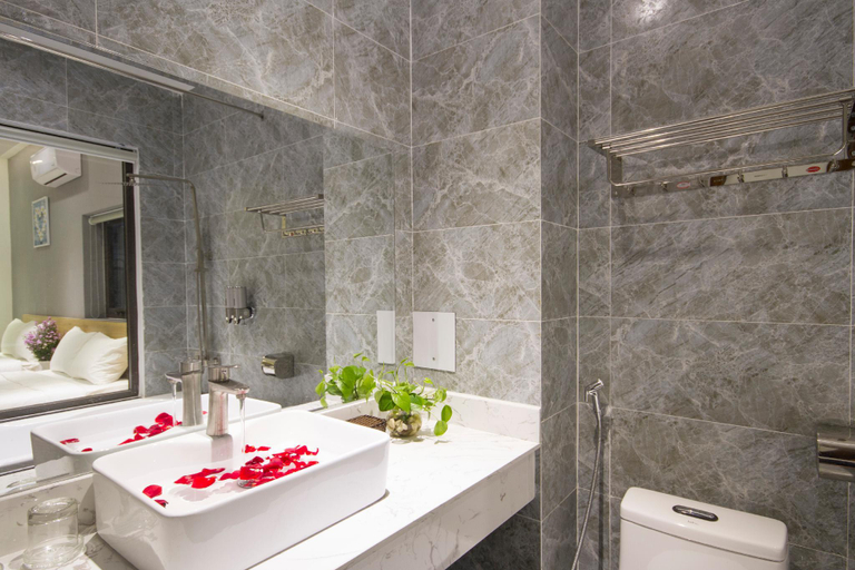 Bathroom 5, King House Villa Hotel & Spa, Da Nang