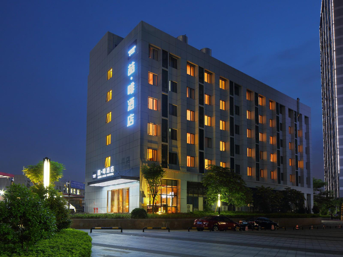 Exterior & Views 21