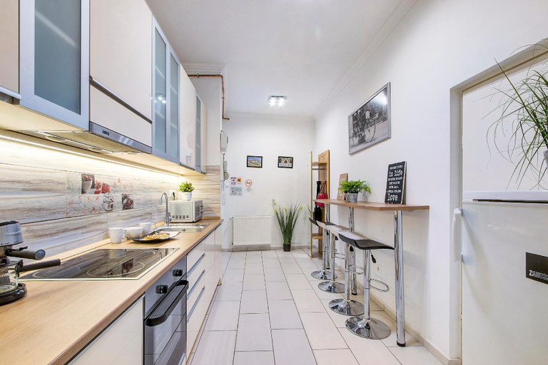 Food & Drinks 5, Real Apartments Kertesz, Budapesti