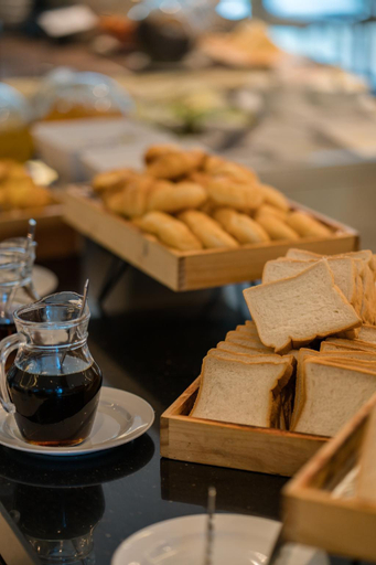 Food & Drinks 9