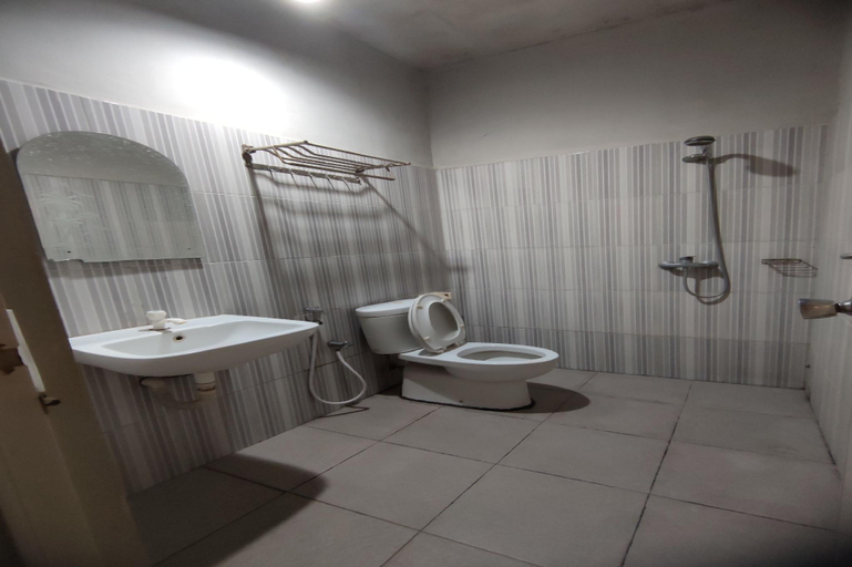 Bathroom 5, Hotel Delta Inn, Kendari