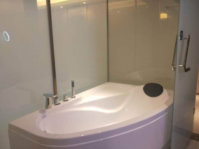 Bathroom 4, Lavande Hotels·Guilin Central Square Elephant Trunk Hill Scenic Area, Guilin