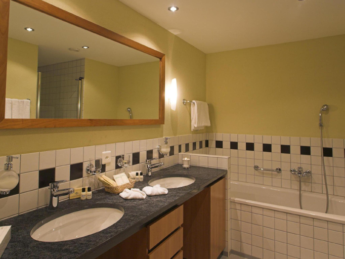 Bathroom 3, Thermalhotels Leukerbad, Leuk