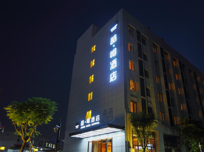 Exterior & Views 25