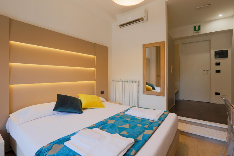 Others 5, DaVinci Relais, Rome