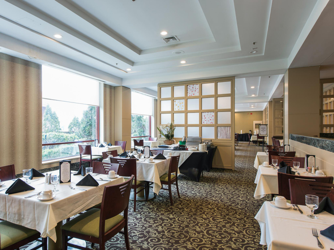Food & Drinks 5, DoubleTree by Hilton New York LaGuardia Airport, New York