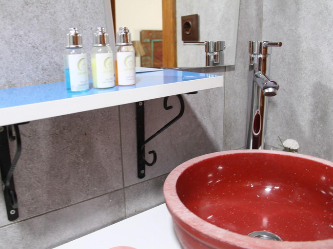 Bathroom 4, Bergama TAŞKONAK, Bergama