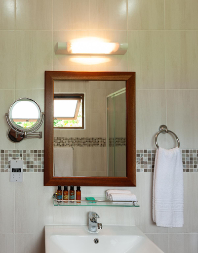 Bathroom 2, Stone Self Catering Apartment
