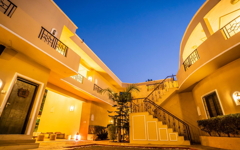 Exterior & Views