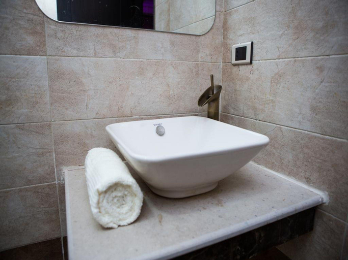 Bathroom 5, Hayat pyramids view, Unorganized in Al Jizah
