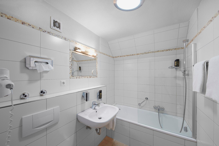 Bathroom 4, Hotel Stadt Tuttlingen, Tuttlingen