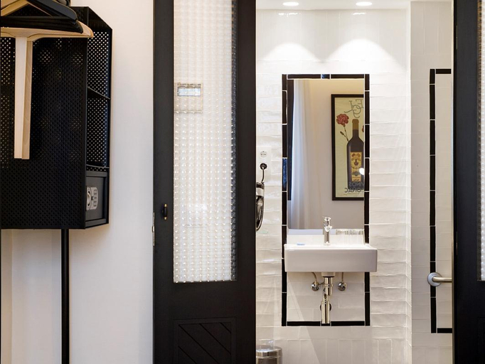 Bathroom 4, Praktik Vinoteca, Barcelona