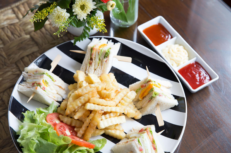 Food & Drinks 17