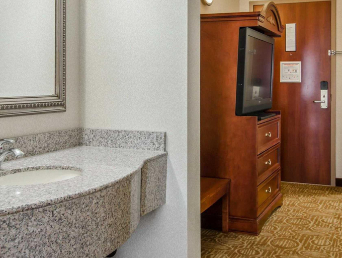 Bathroom 4, Sleep Inn & Suites Springdale West, Washington
