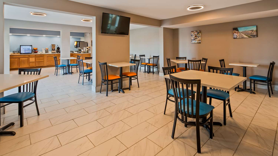 Food & Drinks 4, Clarion Pointe Indianapolis Northeast, Marion