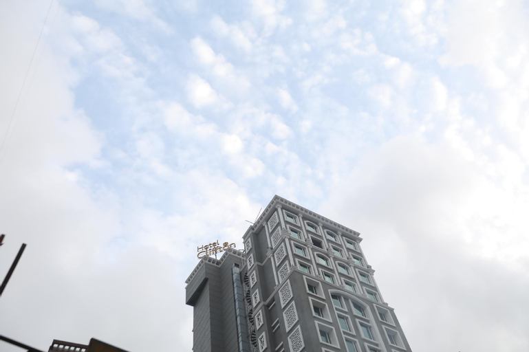 Hotel cliffton, Mumbai Suburban