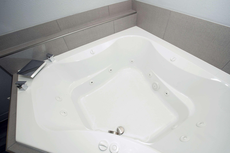 Bathroom 4, Best Western Paramus Hotel & Suites, Bergen