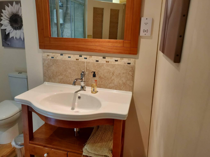 Bathroom 2, Whitehouse Cottage - Great Paxton, Cambridgeshire