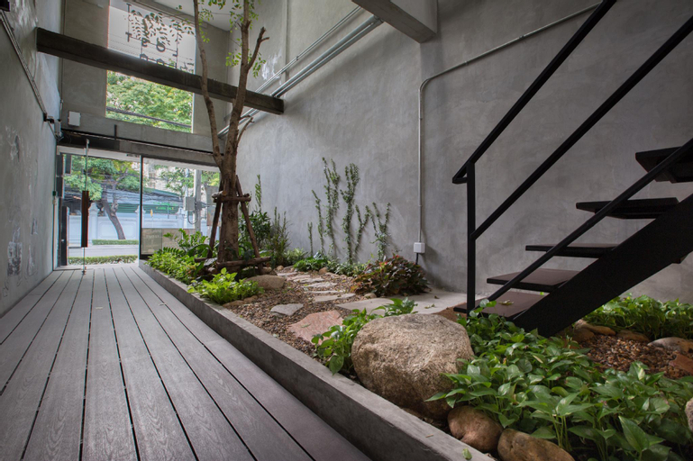 Exterior & Views 16