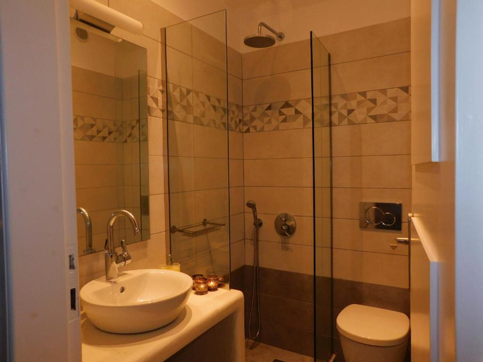 Bathroom 5, Hotel Nikolas, South Aegean