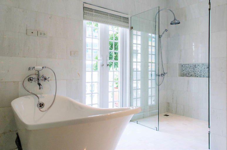 Bathroom 3, Baan Vajra, Bang Rak