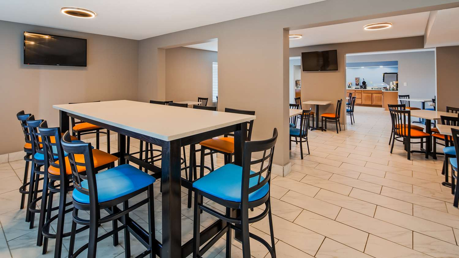 Food & Drinks 5, Clarion Pointe Indianapolis Northeast, Marion