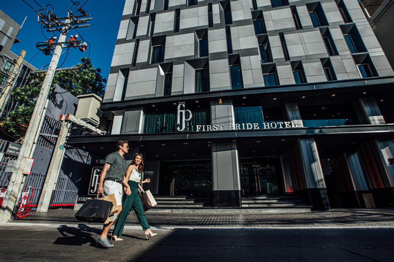 Exterior & Views 28
