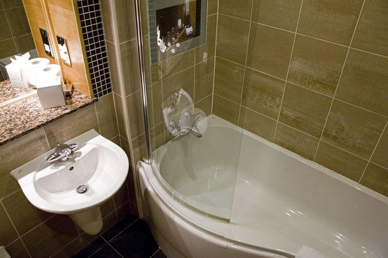 Bathroom 5, Thornton Hall Hotel & Spa, Wirral