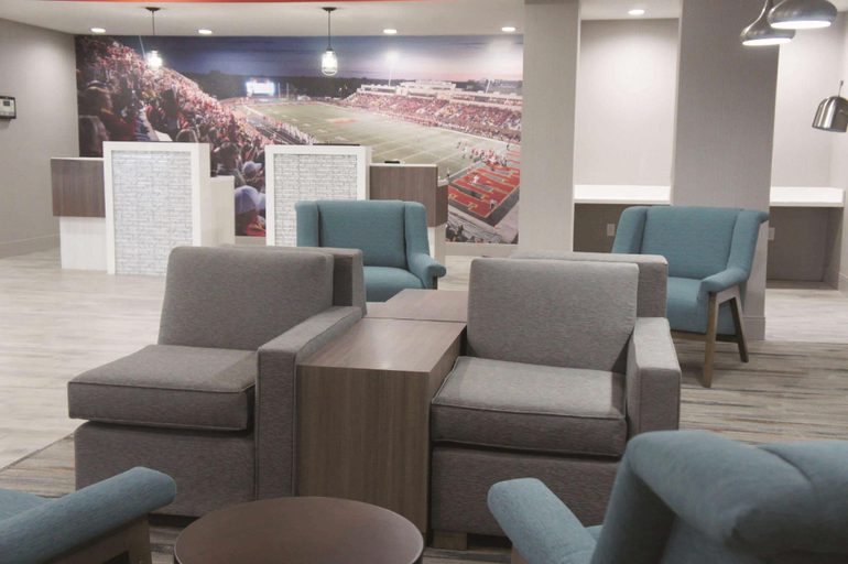 Public Area, La Quinta Inn & Suites by Wyndham Pittsburg, Crawford