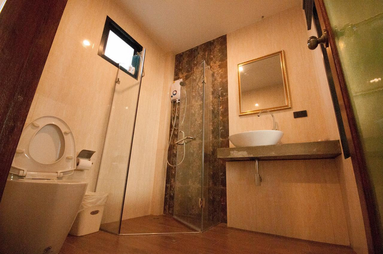 Bathroom 4, The Pool Resort by ZUZU, Suan Luang