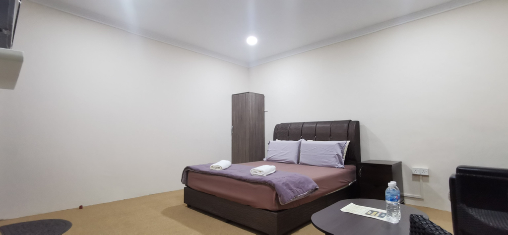OYO Home 90372 Greybirds Hostel, Putatan