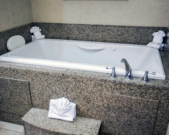 Bathroom 4, Sleep Inn & Suites Midland West, Midland