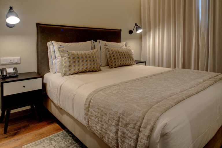 Bedroom 2, VIP Executive Picoas Hotel, Lisboa