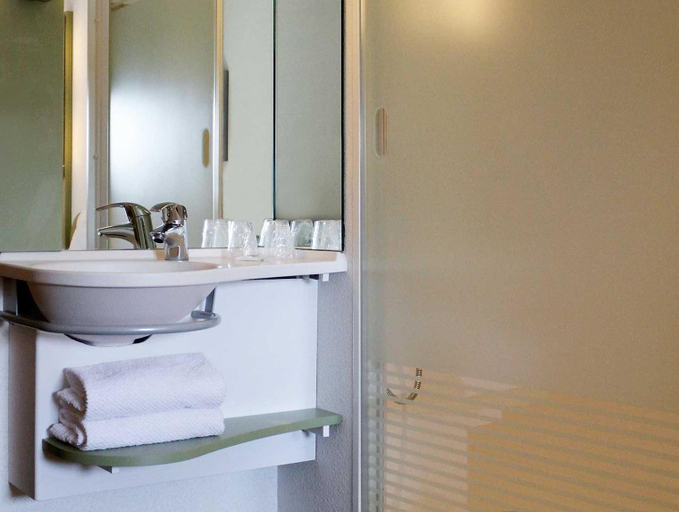 Bathroom 4, ibis budget Poitiers Centre Gare, Vienne