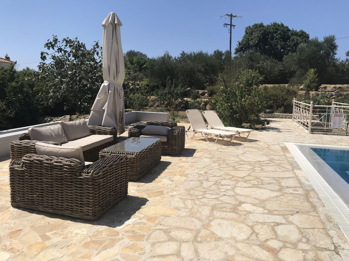 Sport & Beauty 2, Luxurious Villa in Peloponnese, Peloponnese